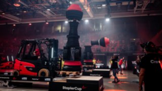StaplerCup Finals 2025: Zwei Fahrer balancieren Türme auf der HeroRamp!